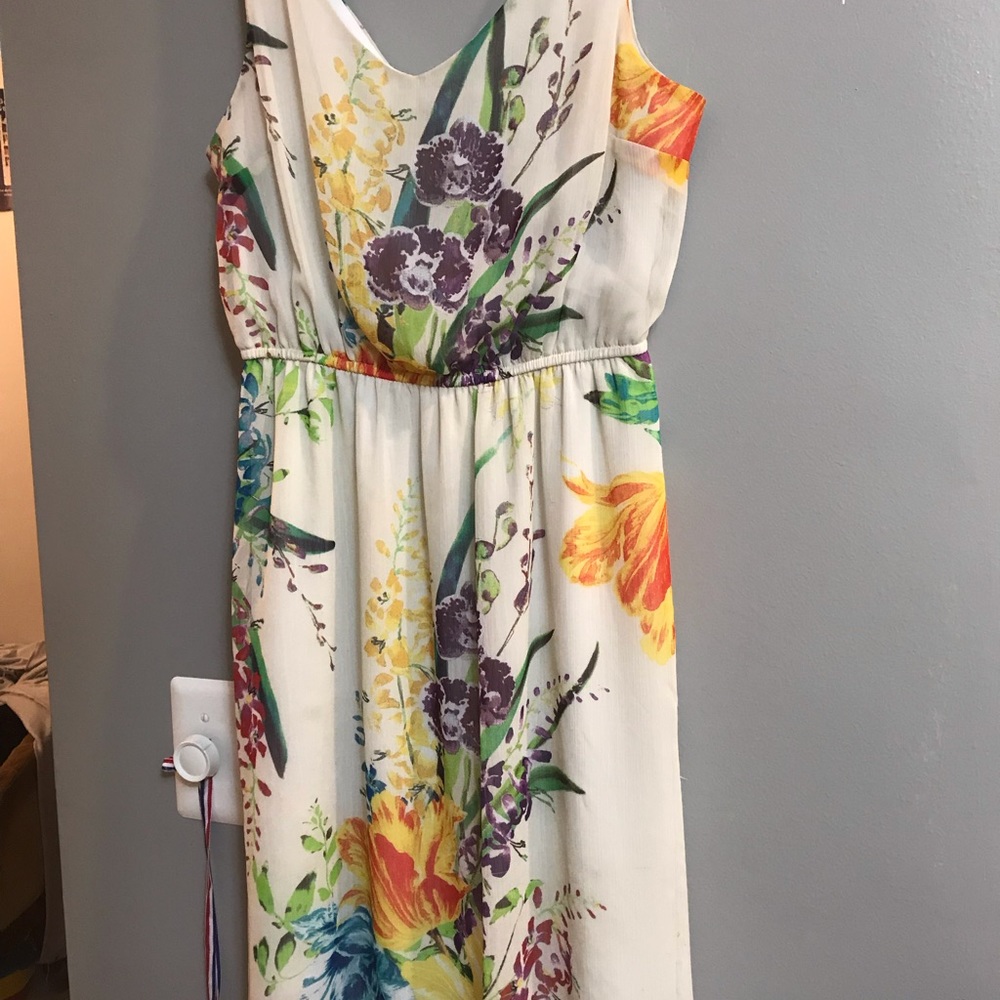 Flowing Floral Dress - Picture 4 of 9